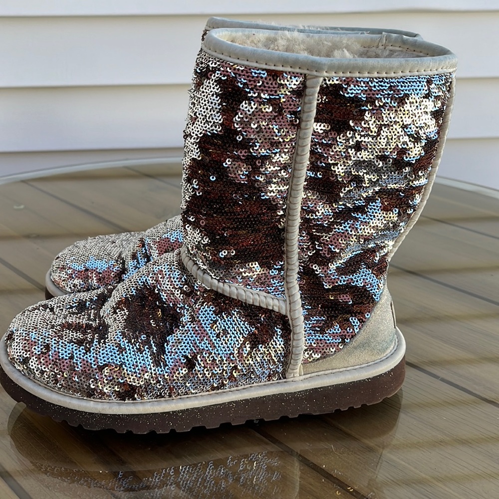 UGG Australia sparkle boots with the sheepskin learning in great condition